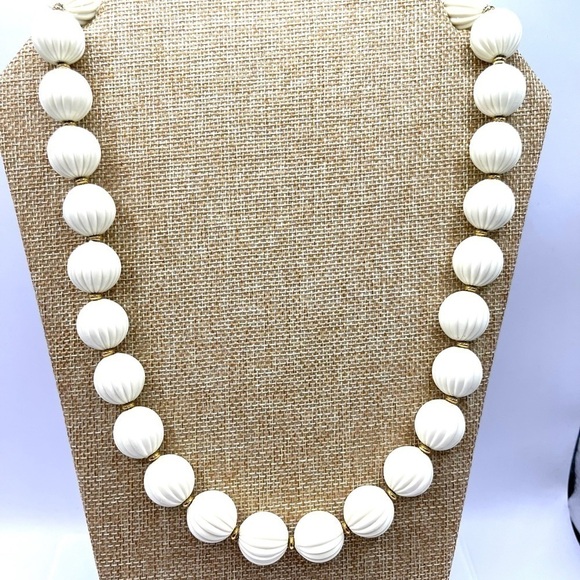 Large Plastic cream Round Textured Beads Necklace with gold tone beads 24” - Picture 3 of 7